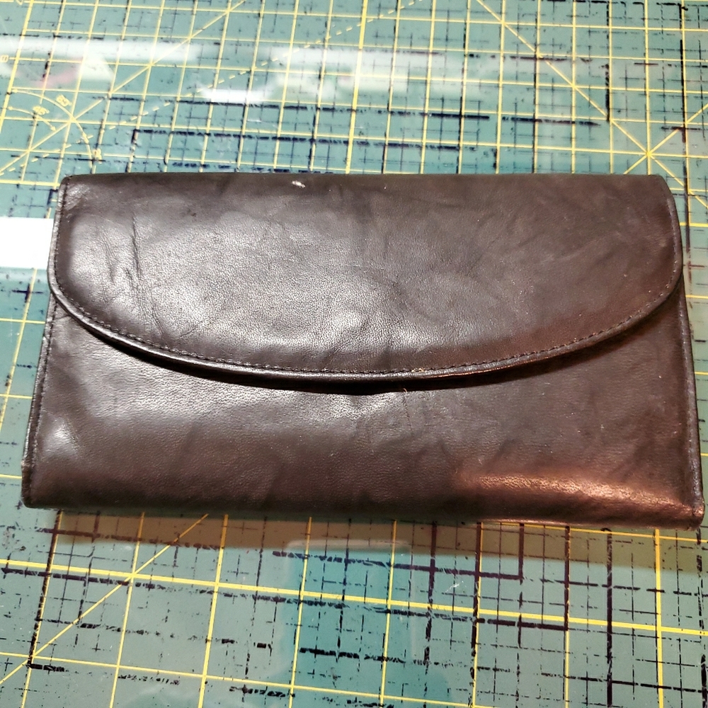 New Mundi black leather wallet